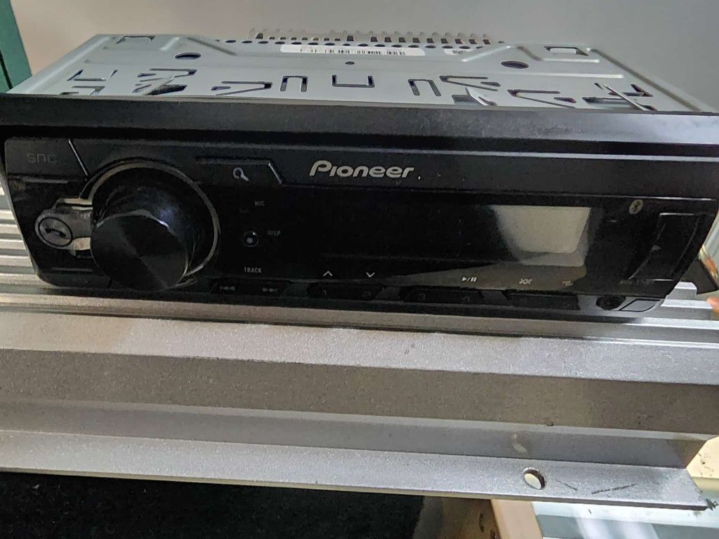 Pioneer BT Single DIN Head Unit, Perfect Condition 