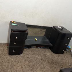 Dresser / Tv Stand 