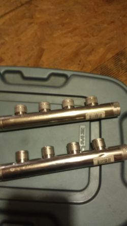 Plumbing stainless steel 3/4 ends ,four 1/2 middle manifold .