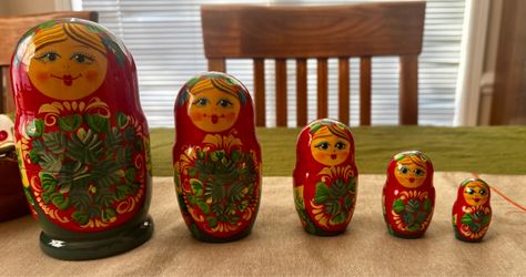 Russian Matryoshka Nesting Dolls Set of 5 Hand Painted Wood Moscow Souvenir