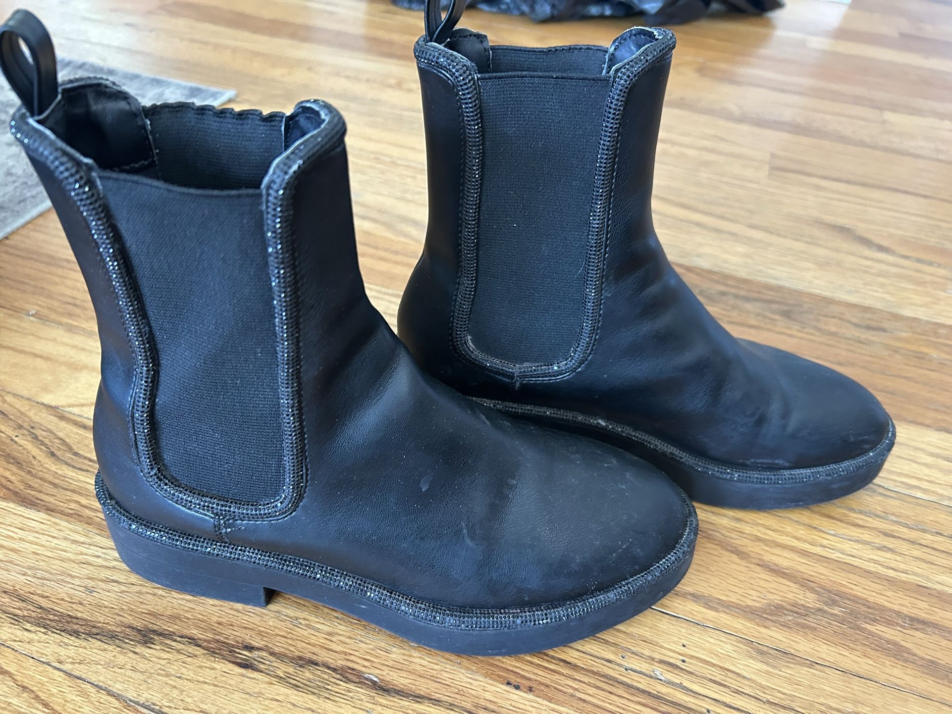 Women's black boots size 7
