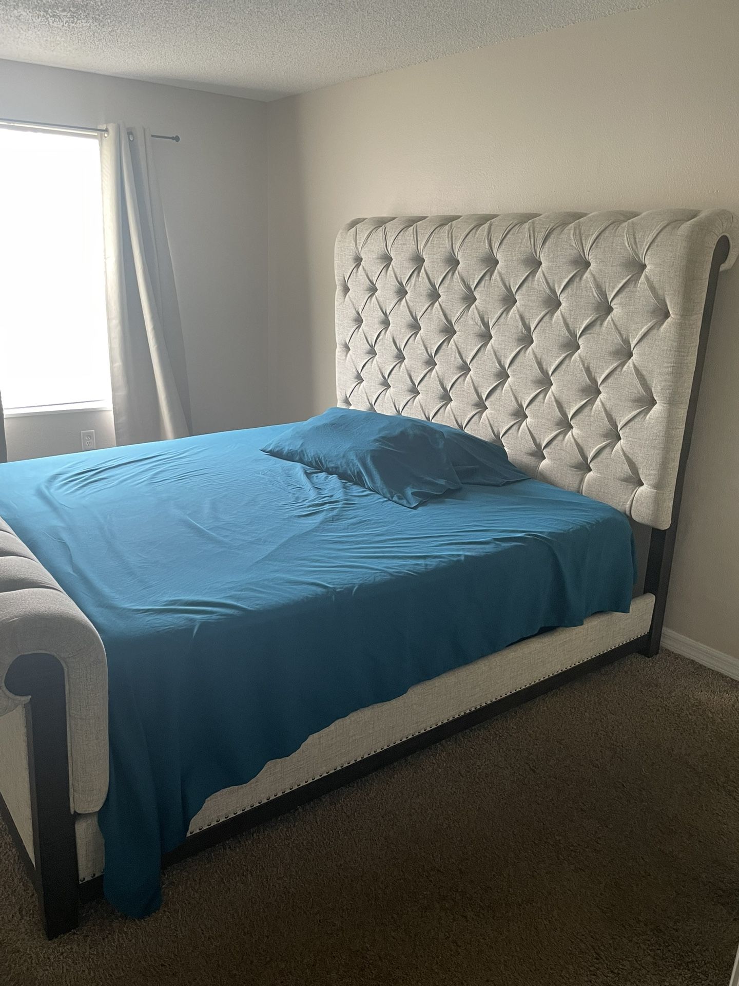 Elegantly Designed Upholstered King Sleigh Bed