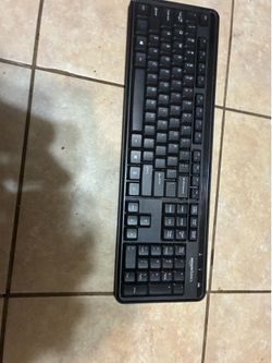 Amazon Basics Modern Wireless Keyboard with Numeric Keypad