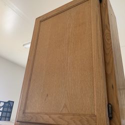 Upper cabinet with shelf