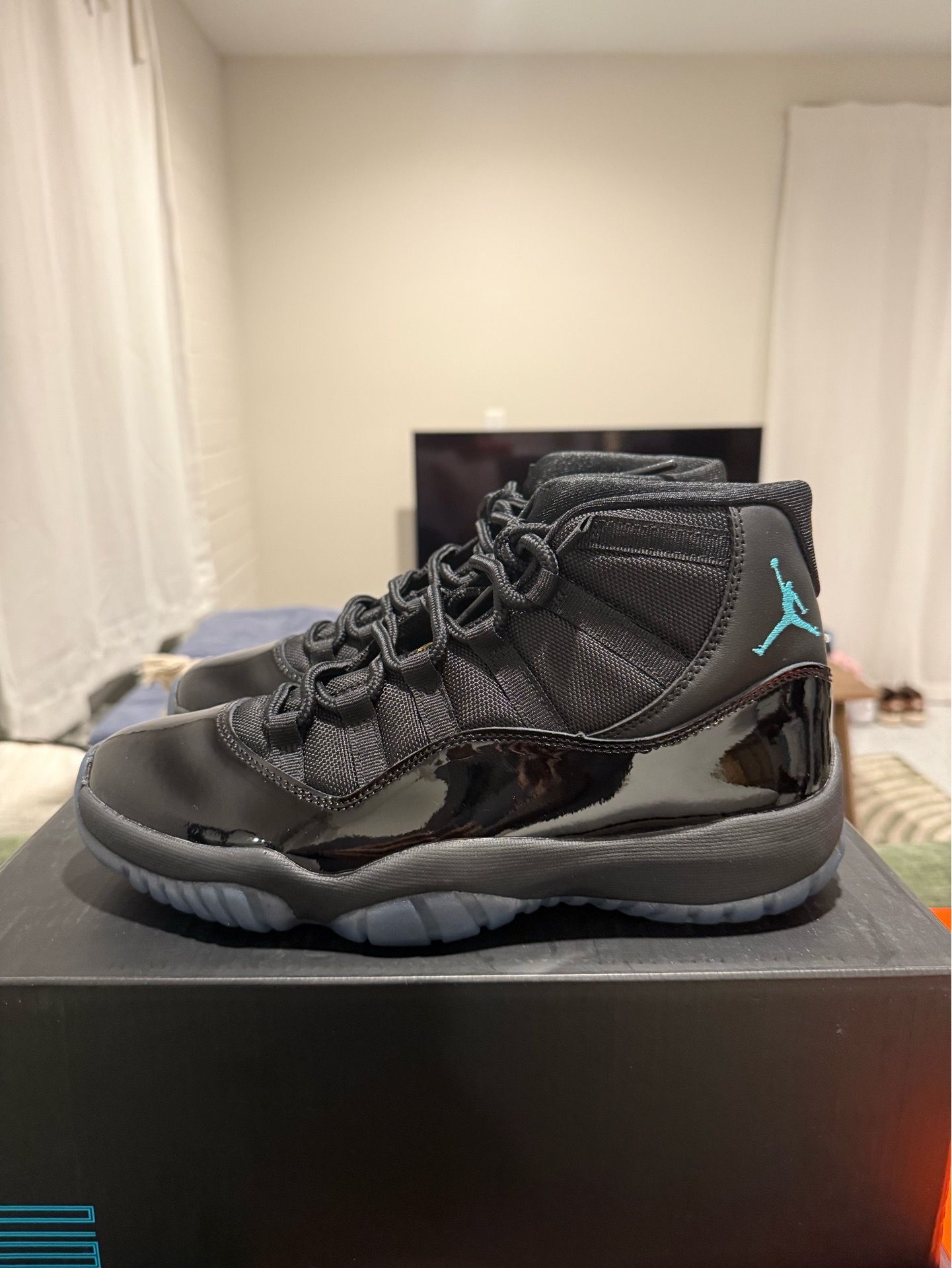 Size 9 men’s Jordan 11 gamma blue