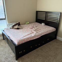 FULL SIZE Comfortable Bed!