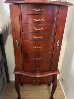 Jewelry dresser