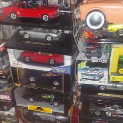 11 Die Cast Collection Cars Scale 1;18 
