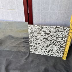 Used area rug 6’7”X9’6” has been in house with pets no urine no odors 