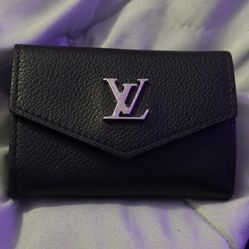 Louis Vuitton-almost Brand new -black Leather Wallet