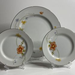Fine China of Japan ANNABELLE Dinner Plate 5002 & 2 Bread Plates 5001