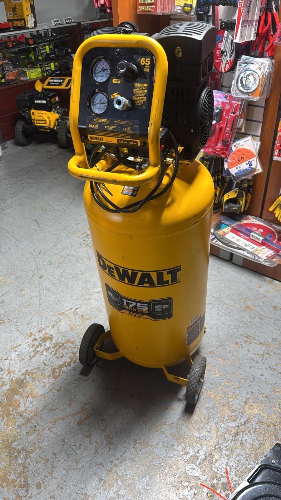 DEWALT CORDED 26 GALLONS QUITE AIR COMPRESSOR LIKE NEW 