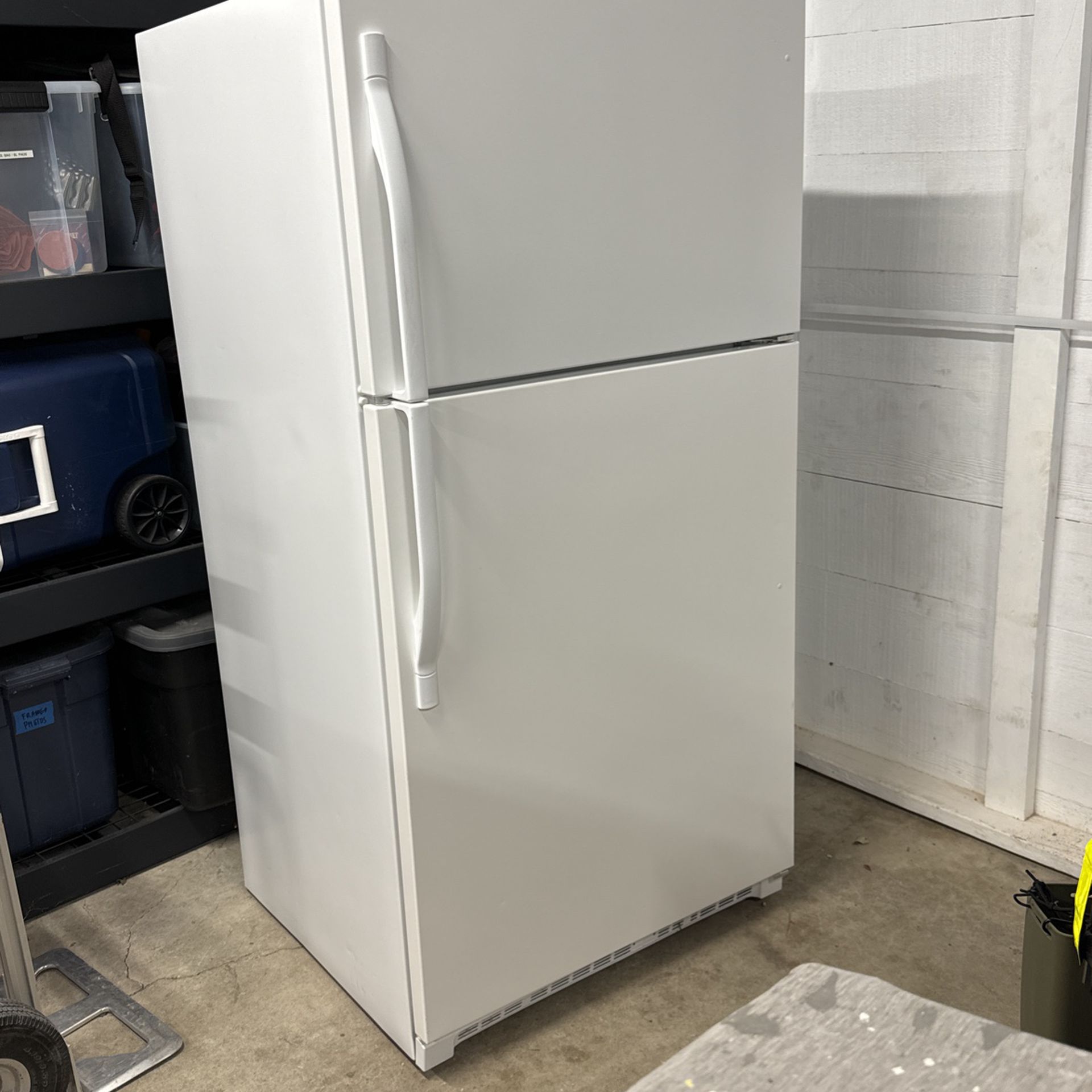 Refrigerator 20.5 Cu Ft Top Freezer Kenmore