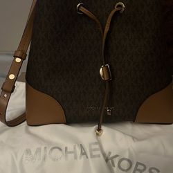 Michael Kors Mercer Bucket Purse