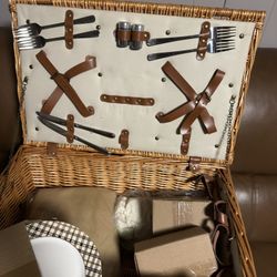 Vintage Picnic Basket 