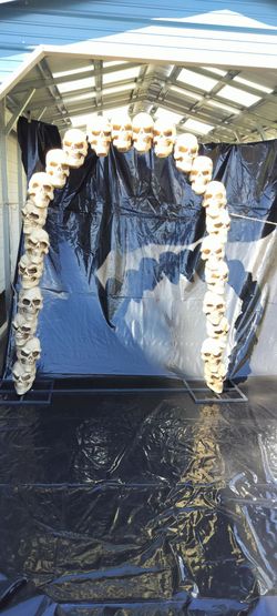 7.5 ft Skull Arch Halloween Prop
