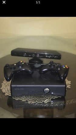 Xbox 360 + Kinect + 2 Controllers