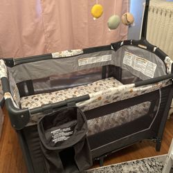 Playpen/ Bassinet