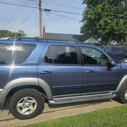2004 TOYOTA SEQOUIA SR5