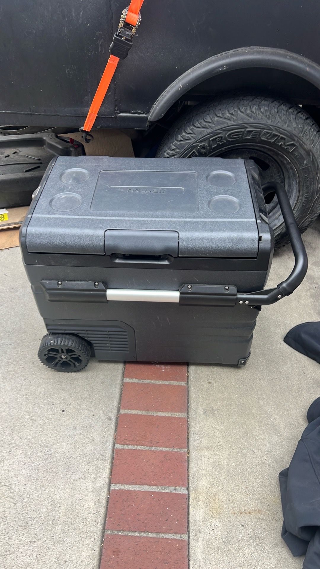 NeWair Electric Ice cooler
