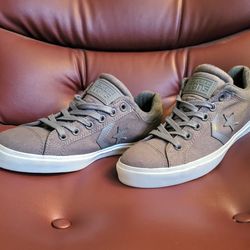 Converse Size 8 Shoes