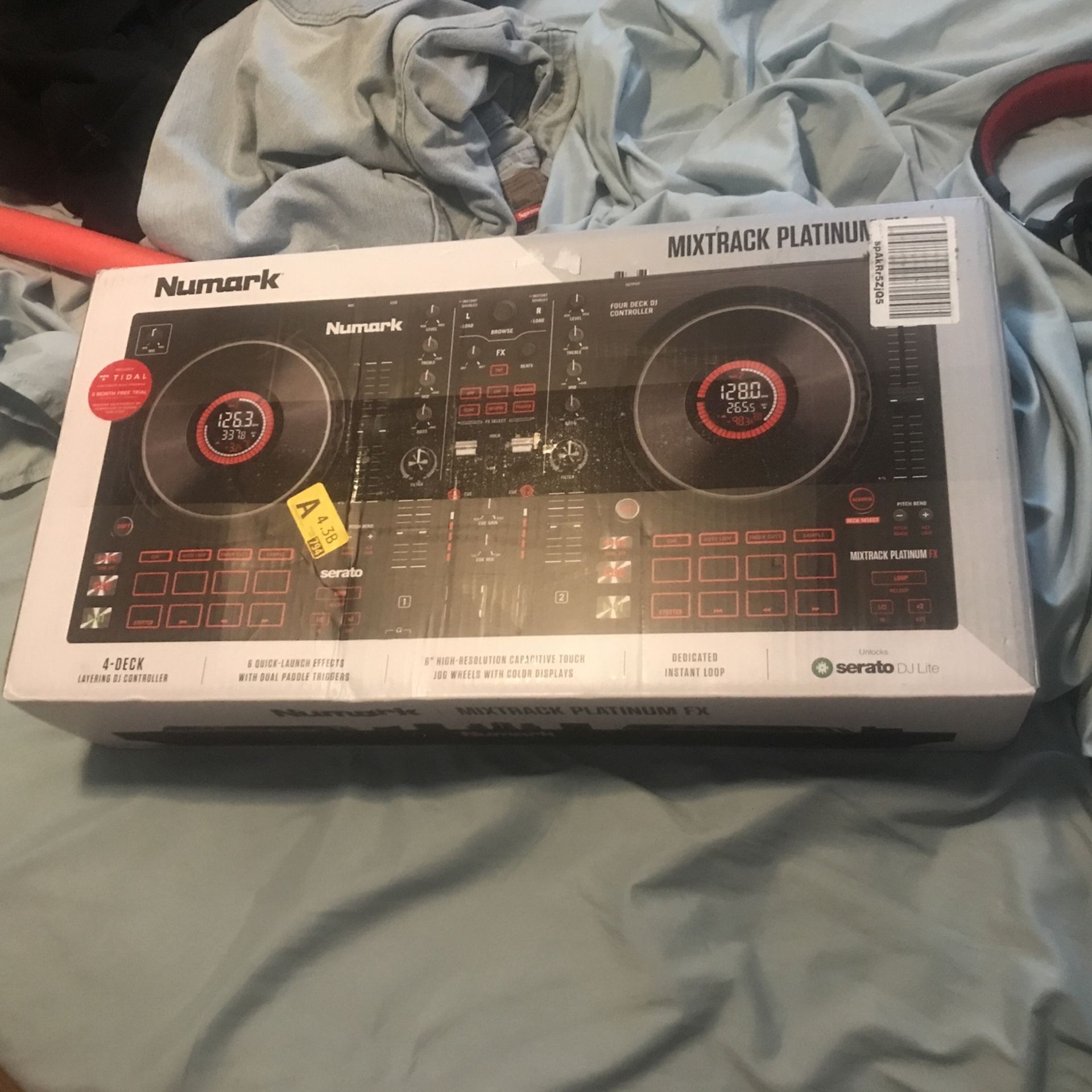 Numark Mixtrack Platinum FX