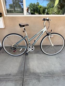 Giant cypress hybrid road bike