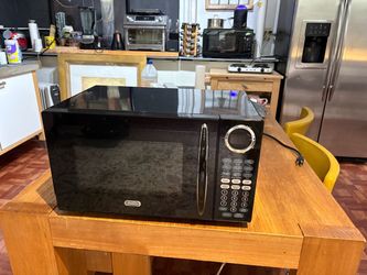 Microwave 900 watt - 19 w x 10.5 high
