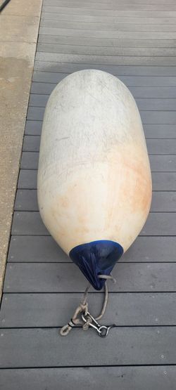 Polyform  Boat Fender /  F-Series Boat Fender F-11 With Standard Blue Ropehold