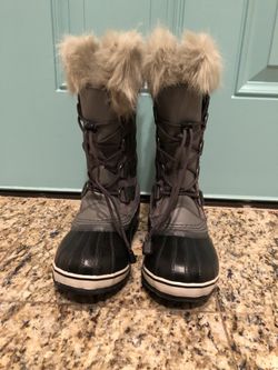 Sorel Joan of arctic boots size 4 kids fits women 6