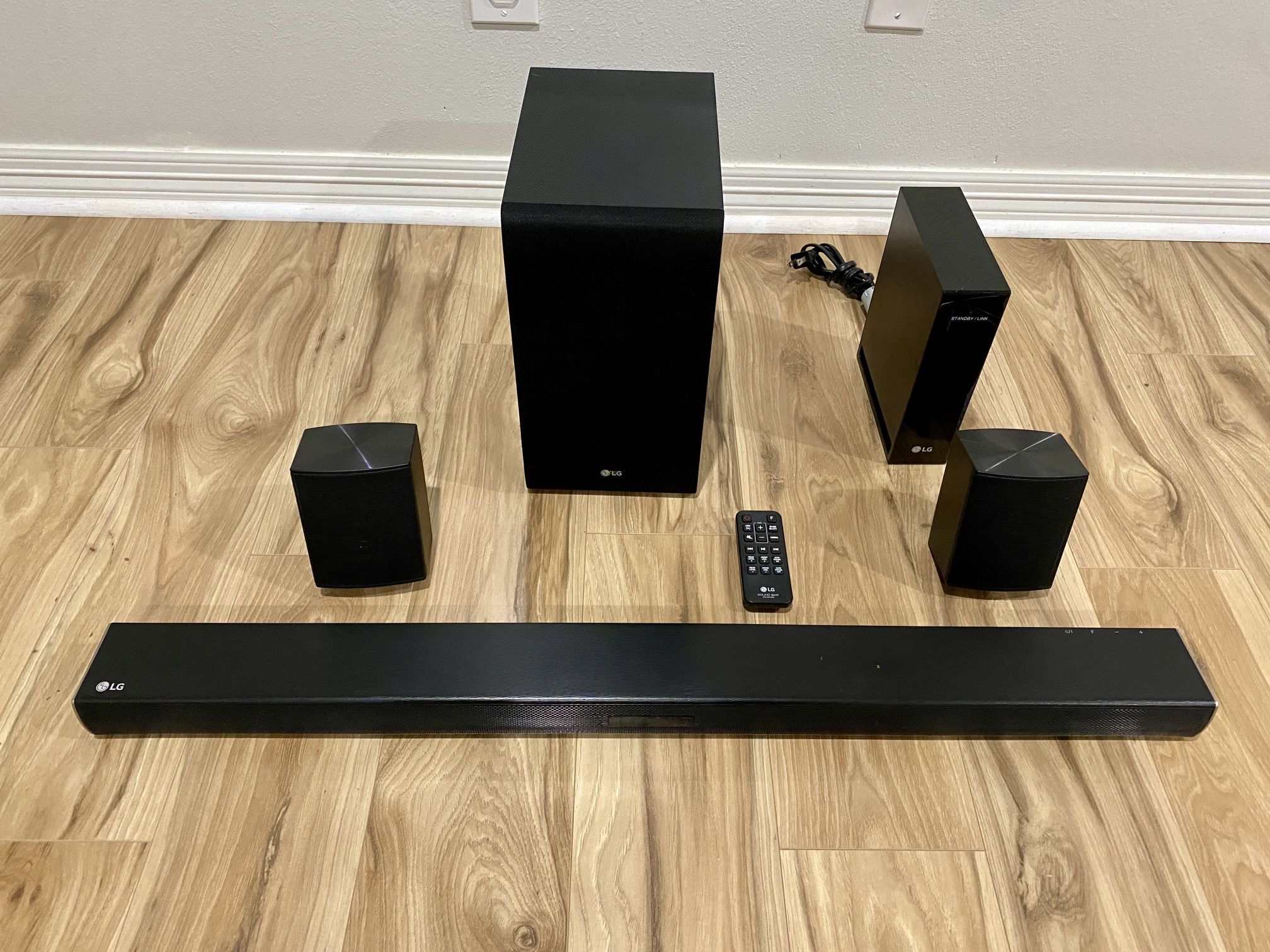 LG SJ4R 4.1 Channel Sound Bar Surround System with Wireless Surround Sound Speakers & Subwoofer