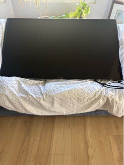 Samsung 55inch Smart TV with Wall Mount