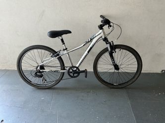 BICYCLE CANNONDALE 6 SPEED SIZE 24 BRAND NEW