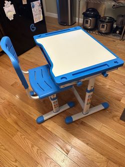 Kids Adjustable Desk and Chair Set
