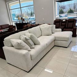 Chessington Ivory 2-Piece LAF Chaise Sectional