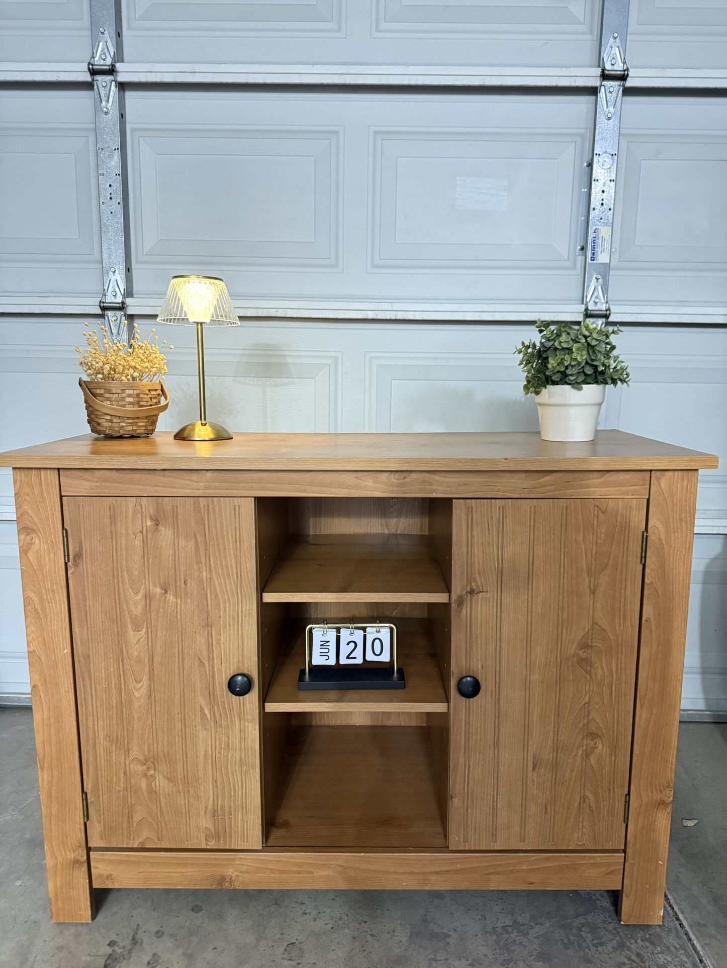 Buffet/cabinet/sideboard