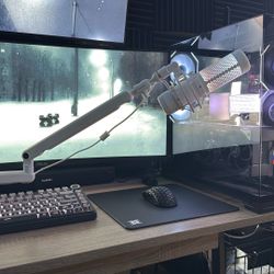 White HyperX Quadcast S Microphone with White Fifine BM88W low Profile Boom Arm