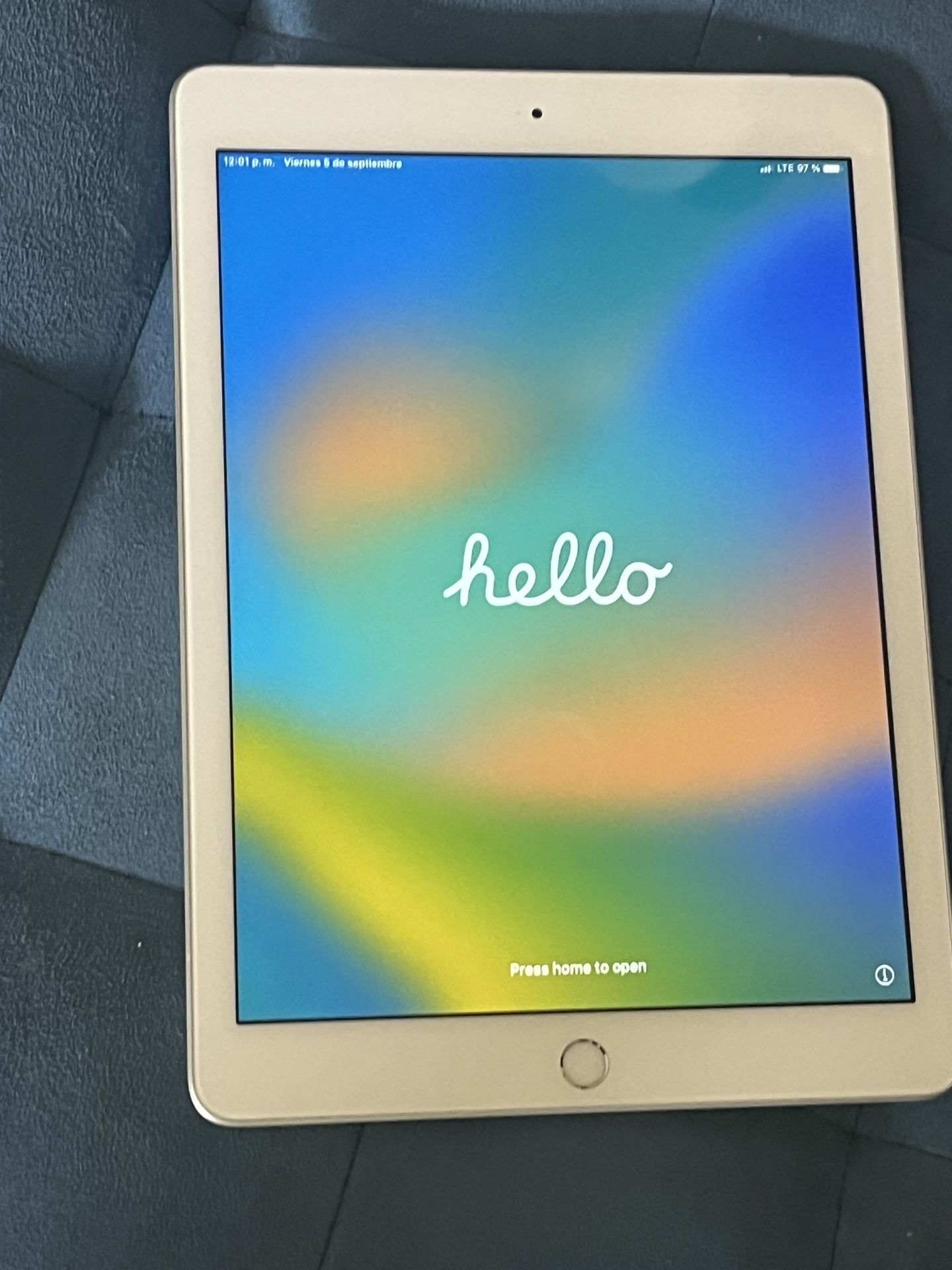 iPad 5th Gen with Cellular 32g A1824