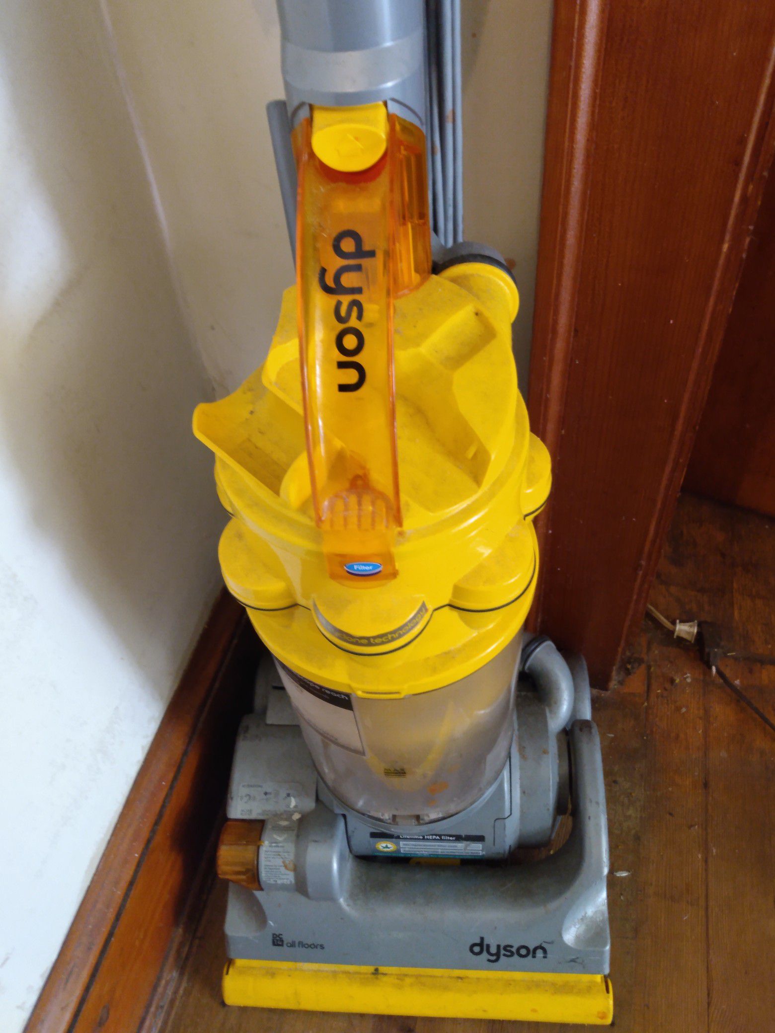 Dyson DC14 All Floors Vacuum Cleaner w/Attachments WORKS for Sale in New CT -