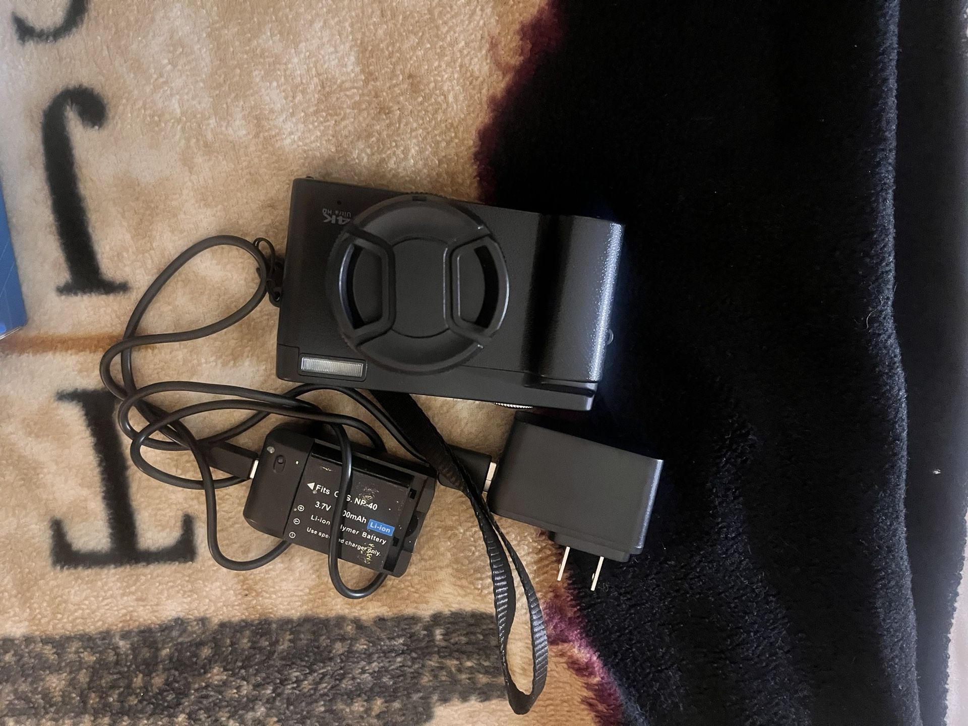 CMOS DIGITAL CAMERA ZOOM/ Video 