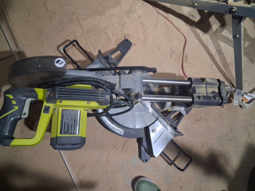 Ryobi 10-Inch Compound Miter Saw