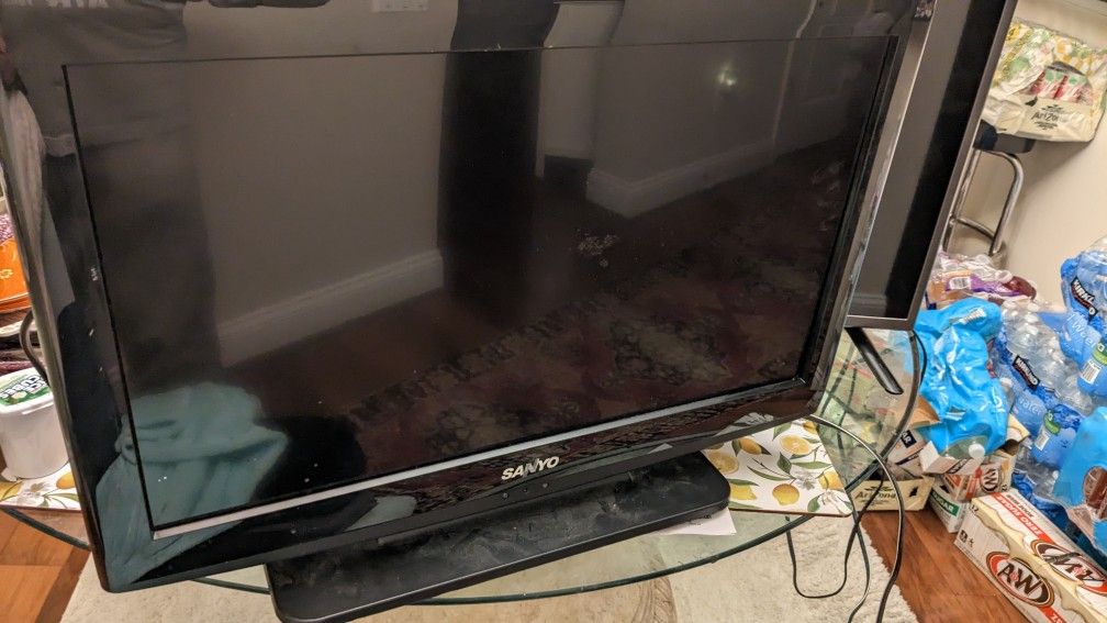 Sanyo  26" HDTV Television/Monitor Works Has Many Inputs As Seen In Pictures-Works Well But No Remote