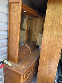 Dresser with Mirrors and working Lightening System
