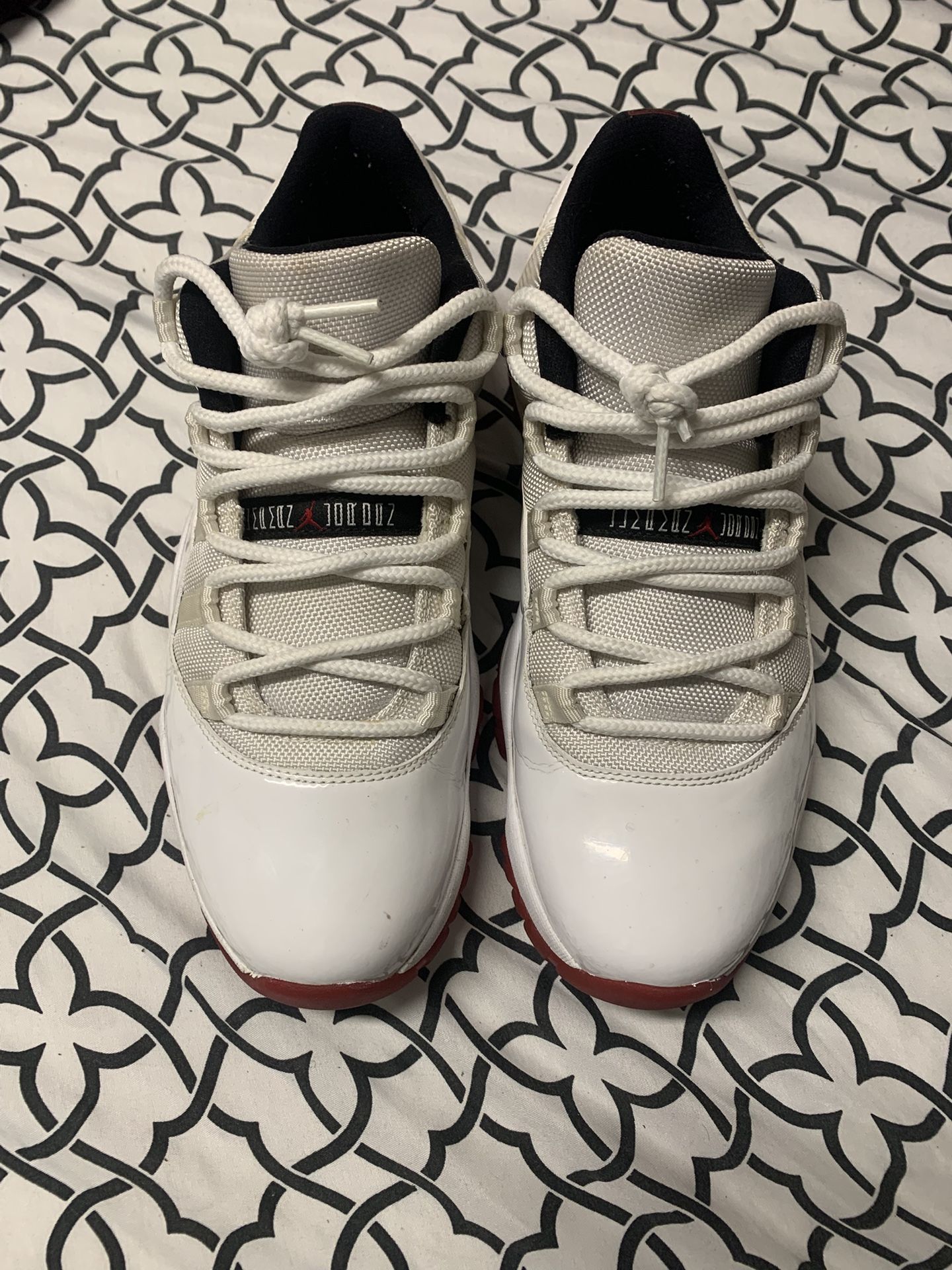 Jordan 11s Lows Size 9.5