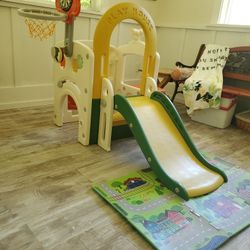PLAY HOUSE 