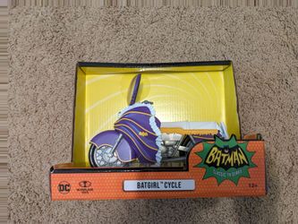 Batman 66 McFarlane Retro Batgirl Batcycle NIB