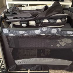 Muv Pack & Play with Changing Table & Bassinet 