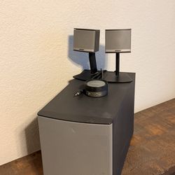 Bose - subwoofer and speakers
