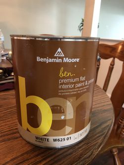 Benjamin Moore 1 Gallon White paint