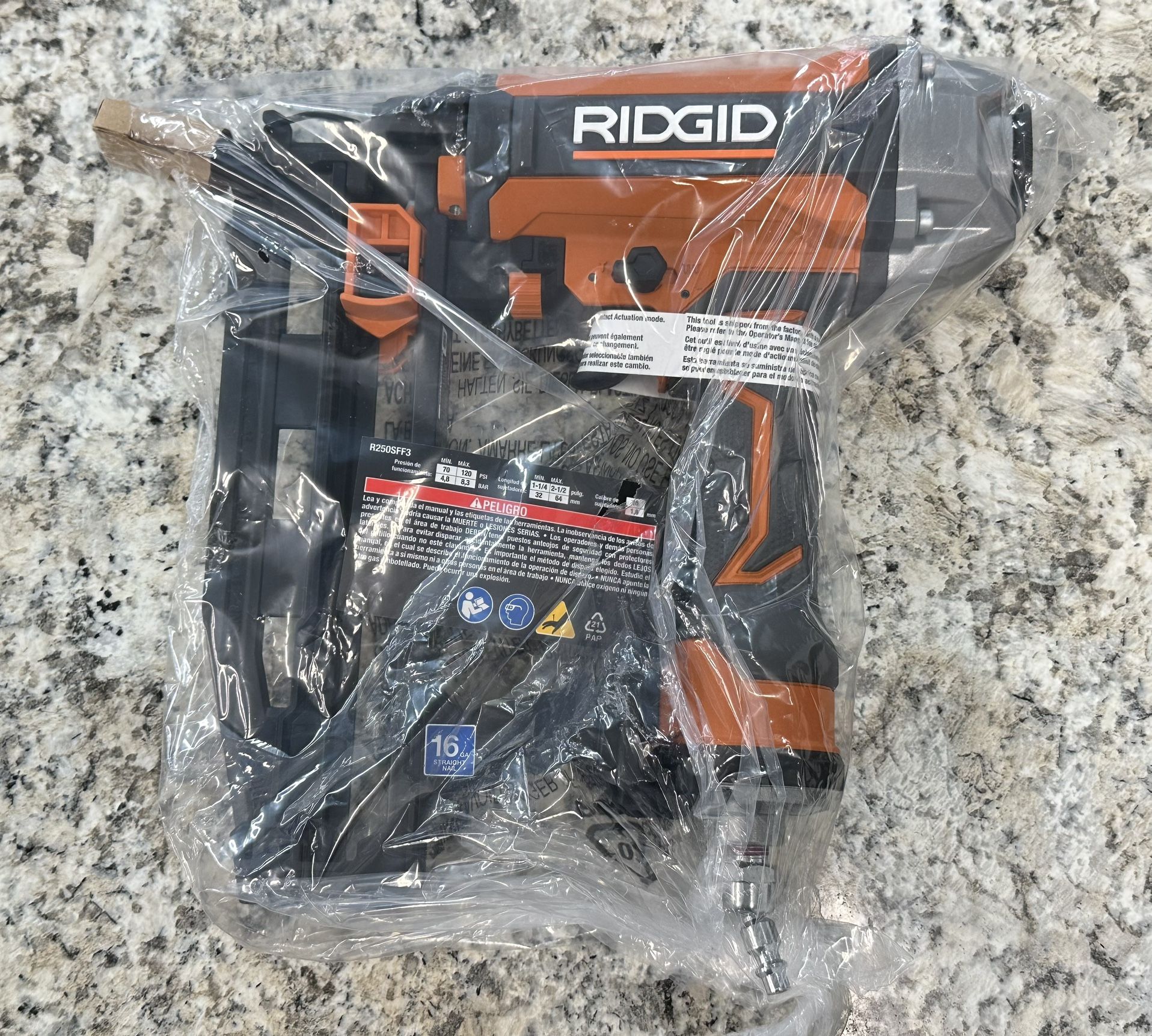 NEW! Ridgid R250SFF3 Pneumatic 16-Gauge 2-1/2 in. Straight Finish Nailer